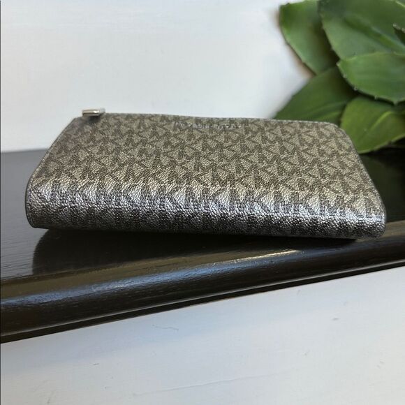 New Michael Kors Jet Set Travel Signature Logo Wristlet Clutch Wallet Monogram - Picture 9 of 9